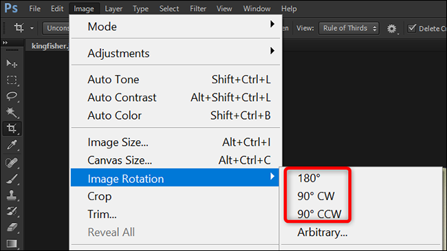Seleccione una opción de rotación de imagen predefinida en Photoshop.