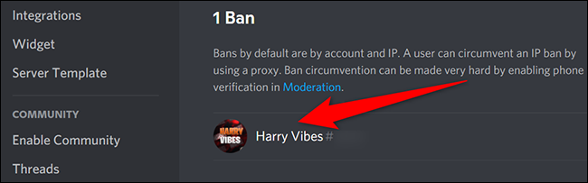 Seleccione un usuario prohibido en la página "Prohibiciones" en Discord en el escritorio.