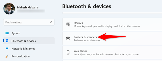 Haga clic en "Impresoras y escáneres" en la página "Bluetooth y dispositivos" en Configuración.