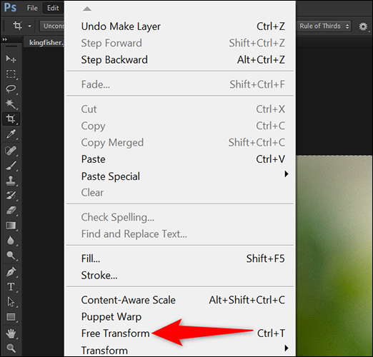 Haga clic en Editar> Transformación libre en Photoshop.