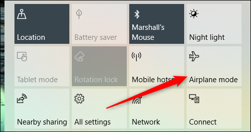 Haz clic en Modo avión en el menú de notificaciones.