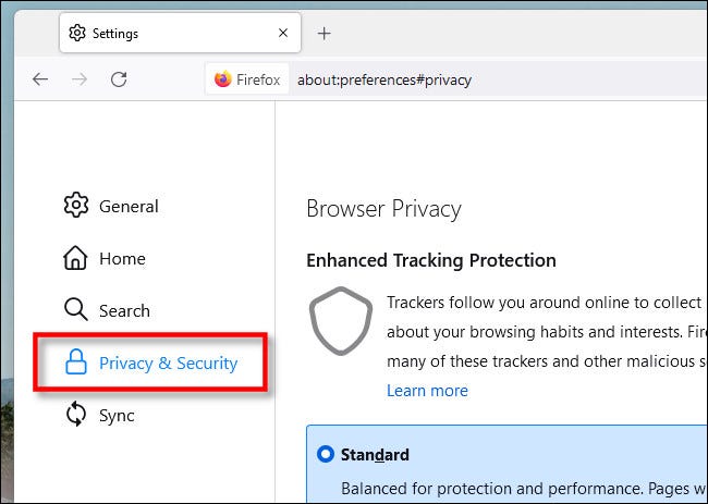 En la configuración de Firefox, haga clic en "Privacidad y seguridad".