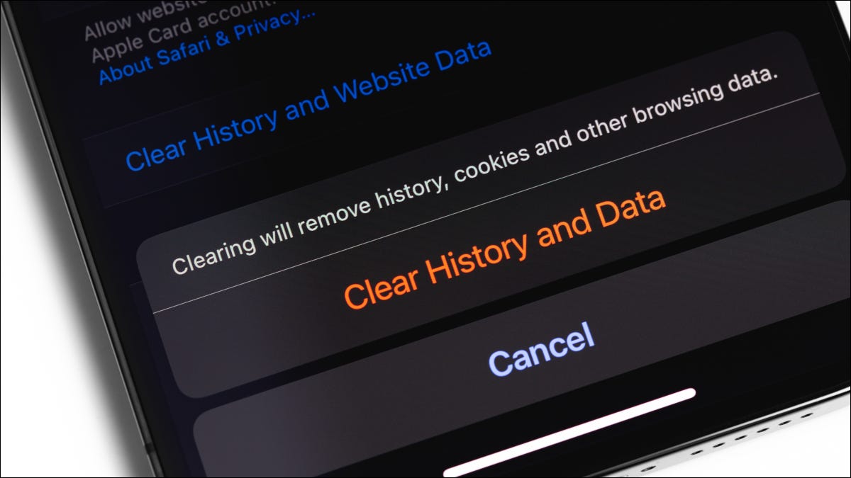 Primer plano del botón claro del historial y datos del navegador Safari en el iPhone