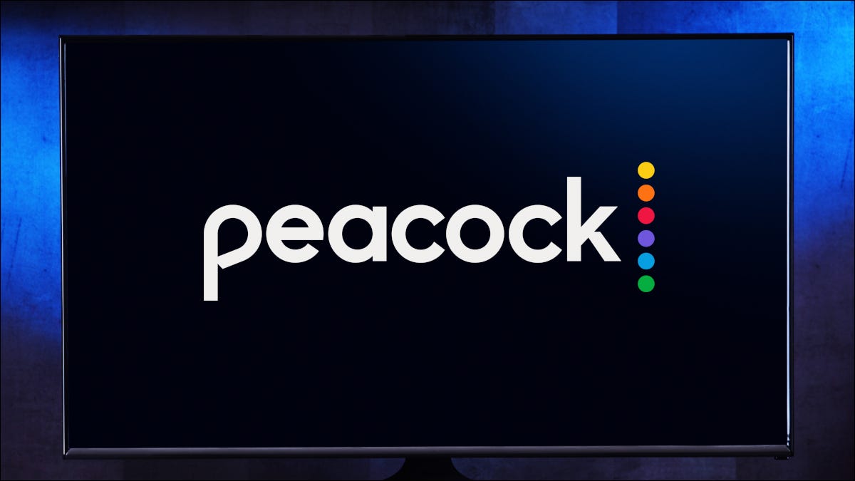 Pantalla de TV que muestra el logo de Peacock