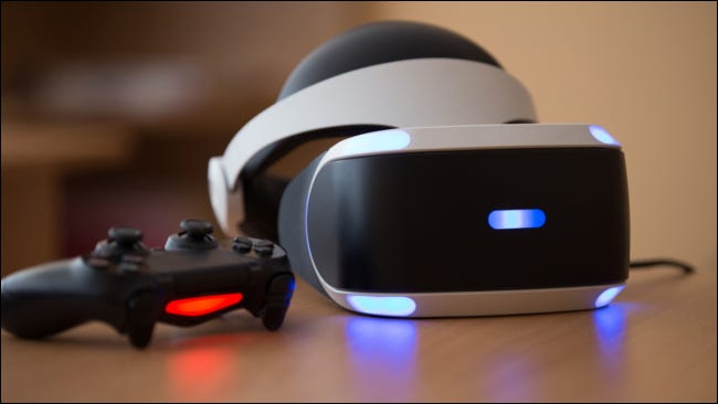 PSVR y controlador en mesa