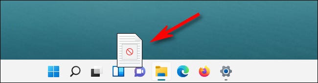 Un archivo que se arrastra a la barra de tareas con un símbolo tachado en Windows 11.