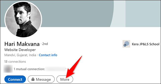 Haga clic en "Más" en el perfil de un usuario de LinkedIn.