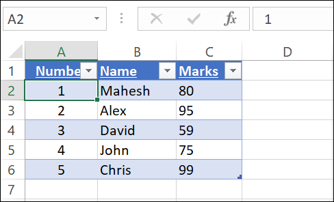 Haga clic en una celda de una tabla en Excel.