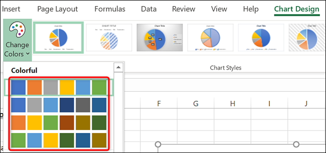 Haga clic en "Cambiar colores" en la pestaña "Diseño de gráfico" en Excel.