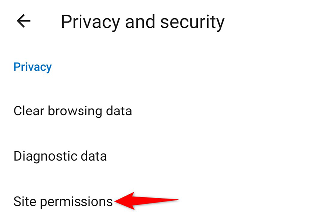 Toca "Permisos del sitio" en la página "Privacidad y seguridad".