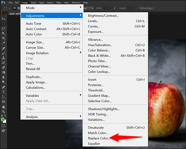 Seleccione Imagen> Ajustes> Reemplazar color en la barra de menú de Photoshop.