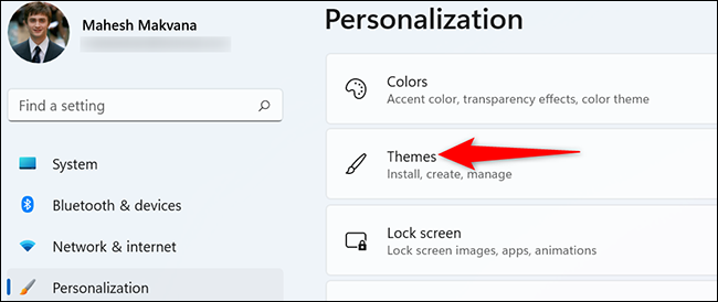 Seleccione "Temas" en la página "Personalización".