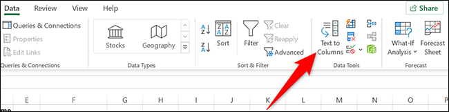 Haga clic en "Texto en columnas" en la pestaña "Datos" en Excel.