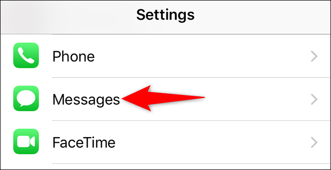 Toca "Mensajes" en la configuración del iPhone.