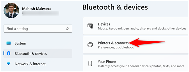Haga clic en "Impresoras y escáneres" en la página "Bluetooth y dispositivos".