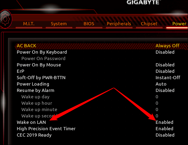 Una pantalla de BIOS de gigabytes con flechas rojas que apuntan a la opción Wake On Lan.