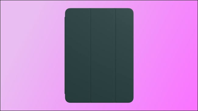 Apple Smart Folio sobre fondo rosa
