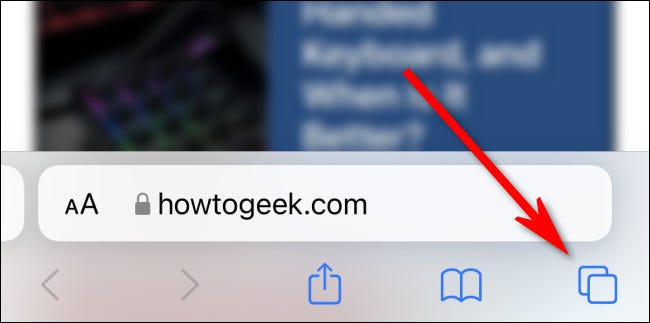 Toca el botón "pestañas" en Safari en iPhone.