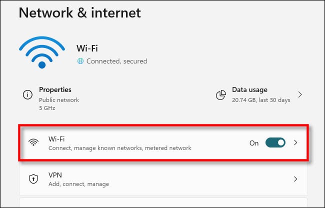 En Configuración de red e Internet, haga clic en el nombre de su conexión de red principal en la lista.