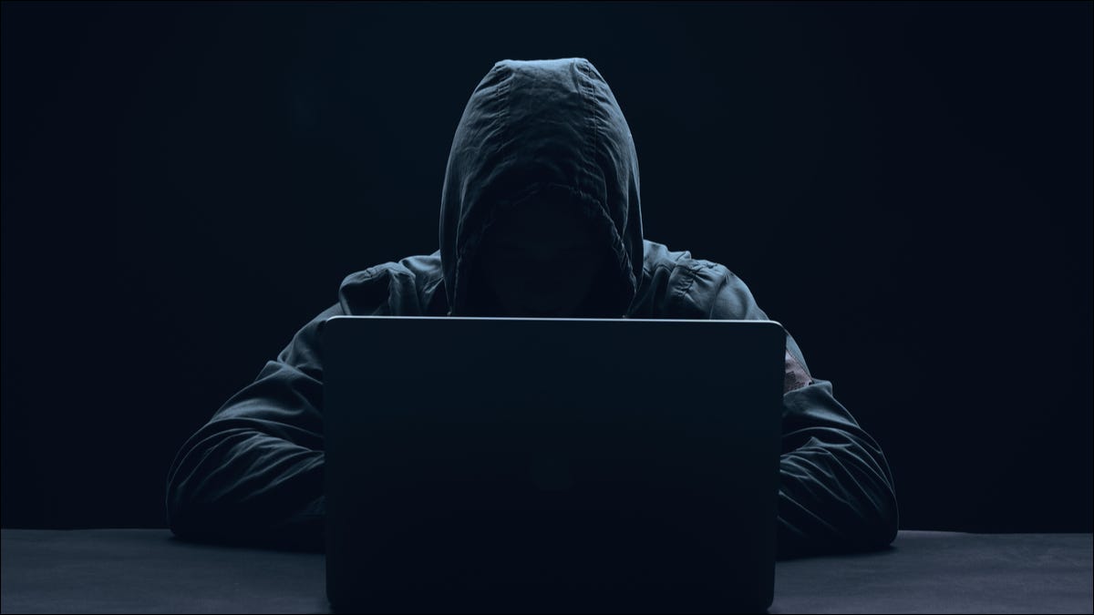 Hacker mit Laptop