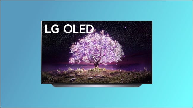 LG C1 sobre fondo azul