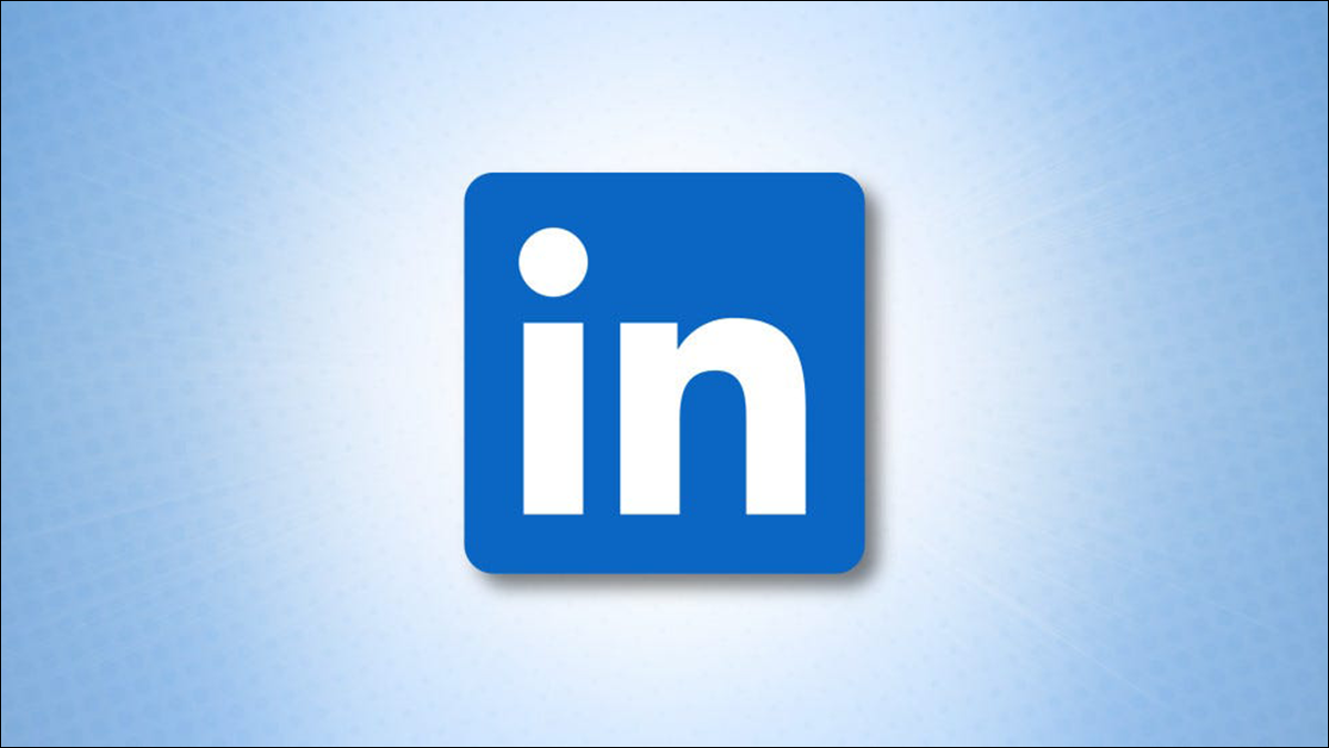 Logotipo de LinkedIn sobre fondo azul.