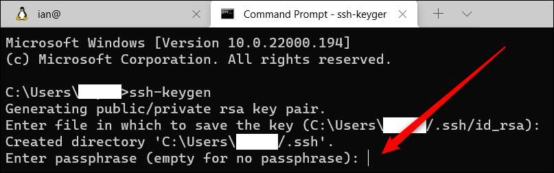 El símbolo del sistema de Windows 11 que solicita crear una contraseña para la clave SSH recién creada.