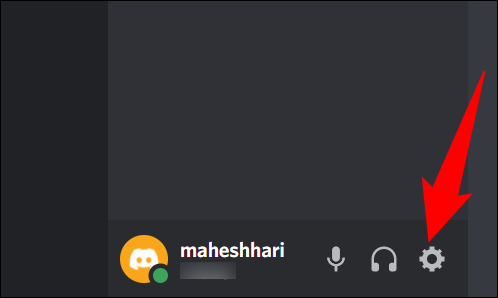 Haz clic en "Configuración de usuario" en la esquina inferior izquierda de Discord.