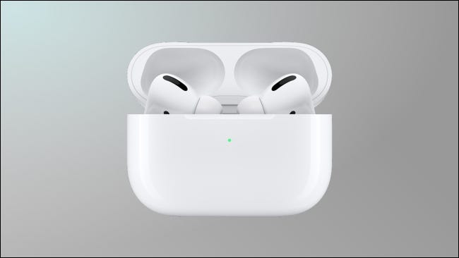 airpods pro sobre fondo gris