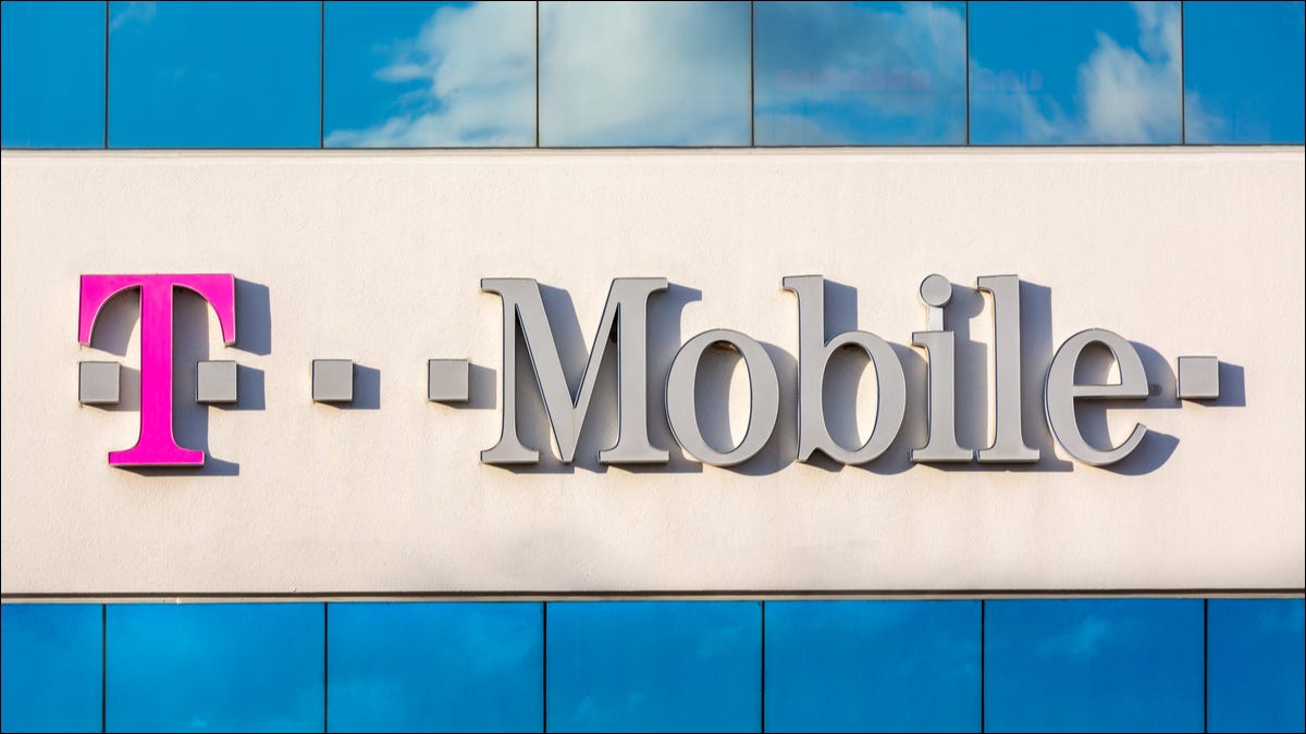 Logotipo de T-Mobile en un edificio