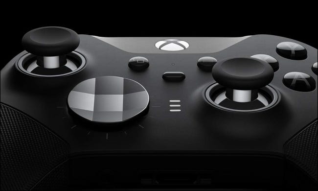 Controlador Xbox Elite Series 2 sobre fondo negro