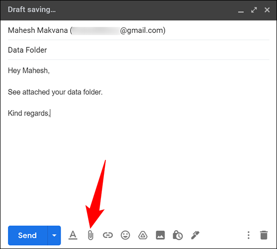 Haga clic en "Adjuntar archivos" en Gmail en el escritorio.