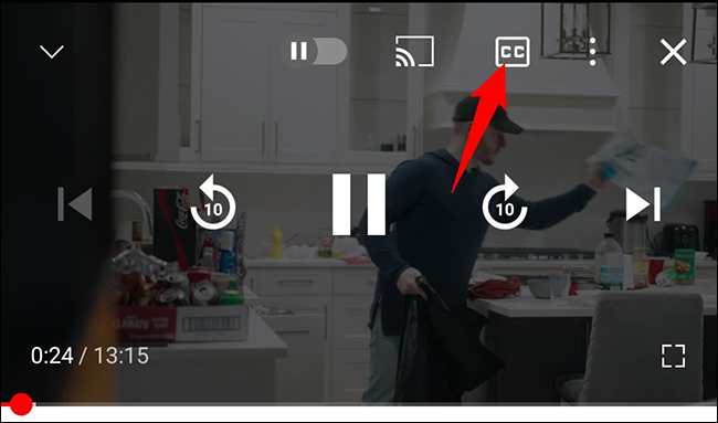 Toca "CC" en la parte superior del video.