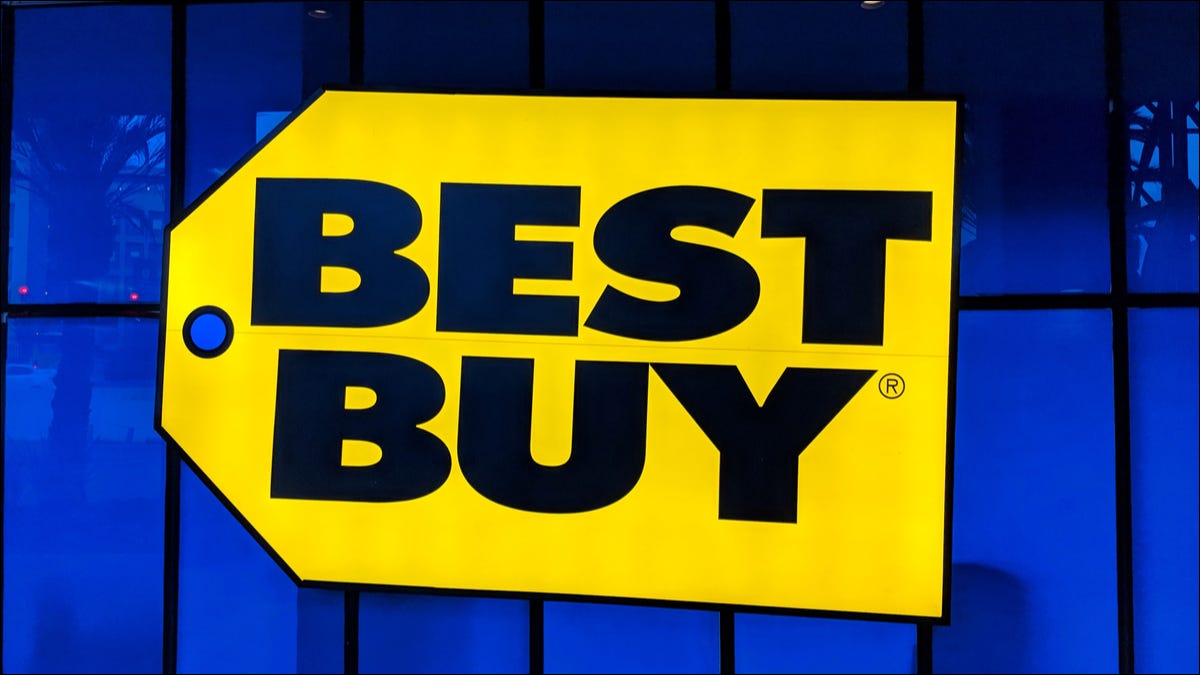 Logotipo de Best Buy en un edificio