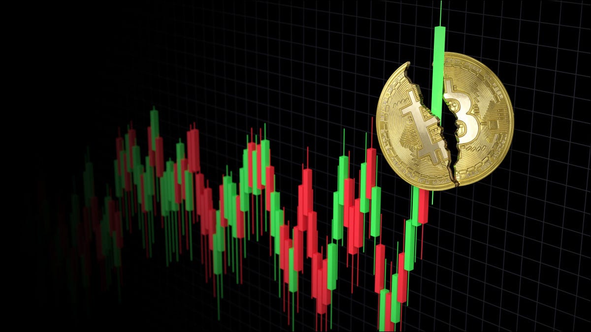 Un gráfico de velas de criptomonedas con un Bitcoin