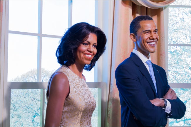 Réplicas en cera de Michelle y Barack Obama en un museo.