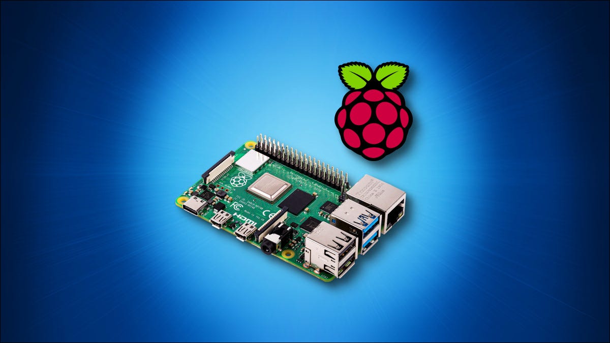 El Raspberry Pi 4 Modelo B y el logotipo de Raspberry Pi