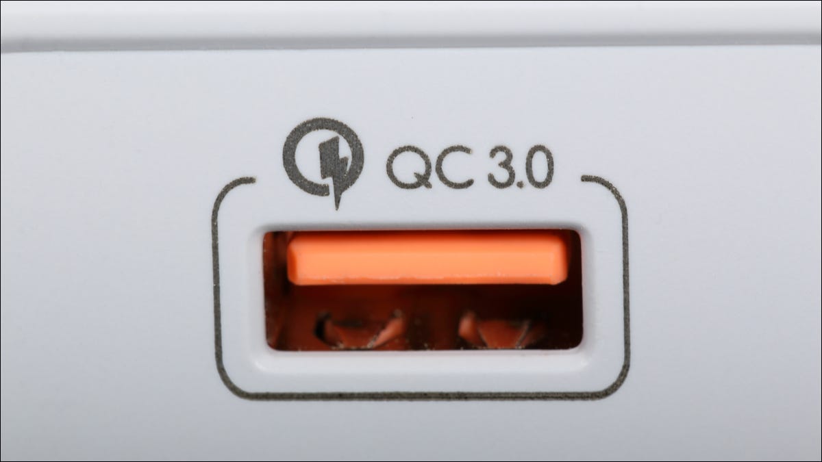 Un puerto Qualcomm QuickCharge 3.0.