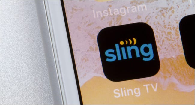 Logotipo de la aplicación Sling TV en un iPhone