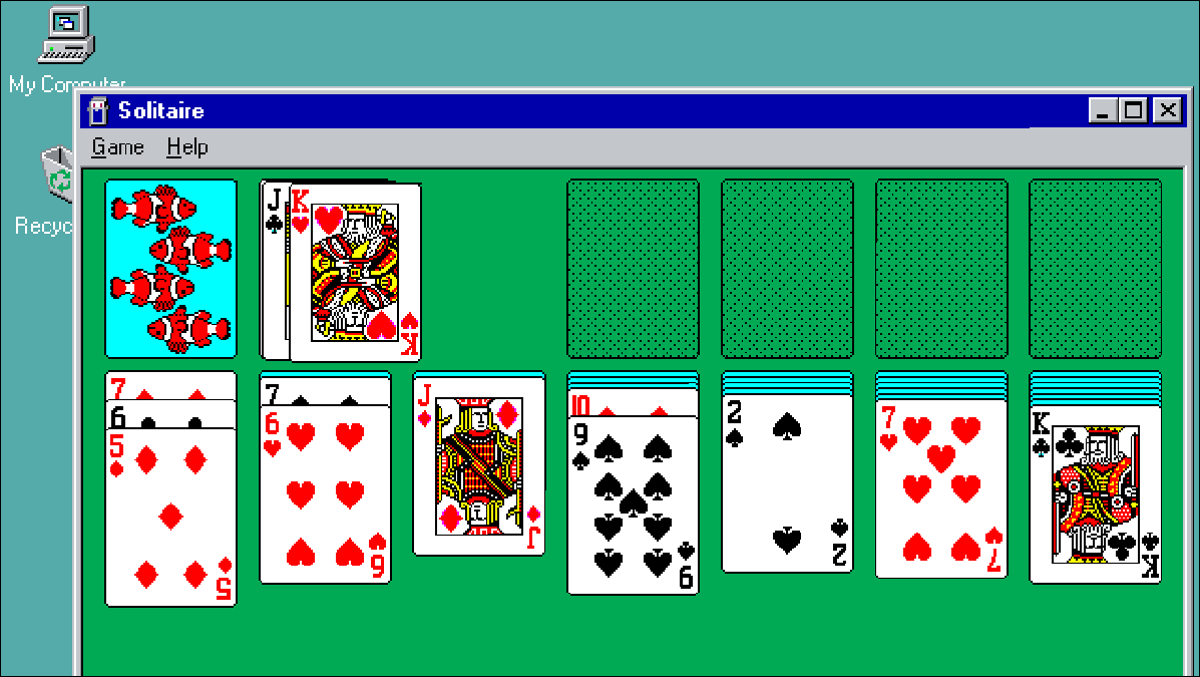 Jugar al clásico Solitario en Windows 98.