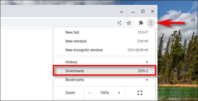 En Chrome en Chromebook, haga clic en el botón de menú de tres puntos y seleccione "Descargas".