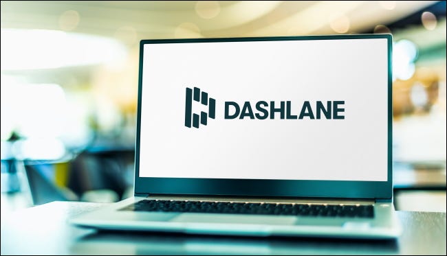 Logotipo de Dashlane en una computadora portátil