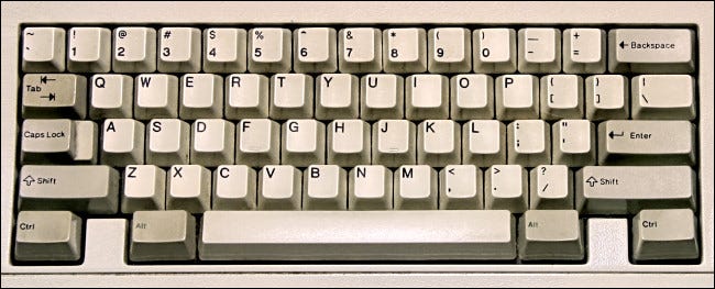 Las teclas QWERTY de un teclado IBM Model M de 1986.