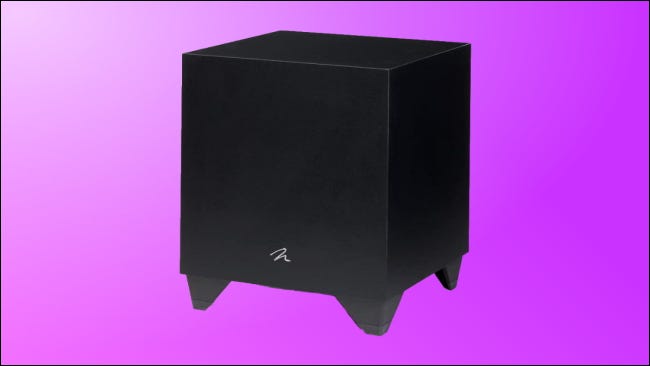 Subwoofer martin logan sobre fondo morado