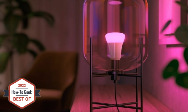 Bombilla Philips Hue rosa en lámpara transparente