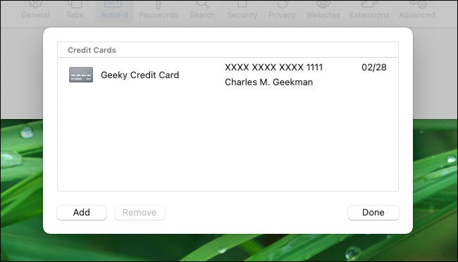 Una lista de tarjetas de crédito guardadas en Safari AutoFill.