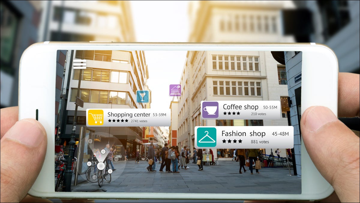 Una pantalla de teléfono inteligente que muestra una experiencia de mapas de realidad aumentada.