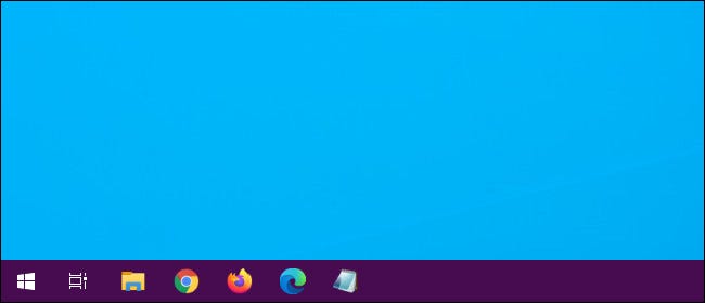 Una barra de tareas coloreada de Windows 10.
