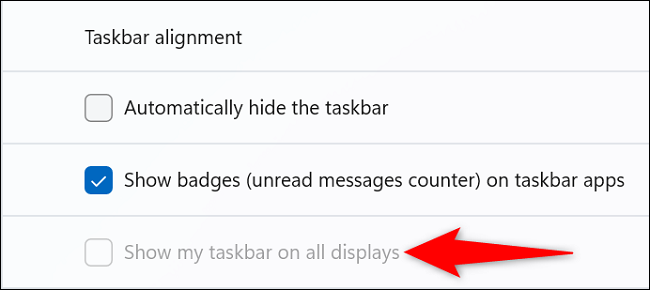 Desactiva "Mostrar mi barra de tareas en todas las pantallas".