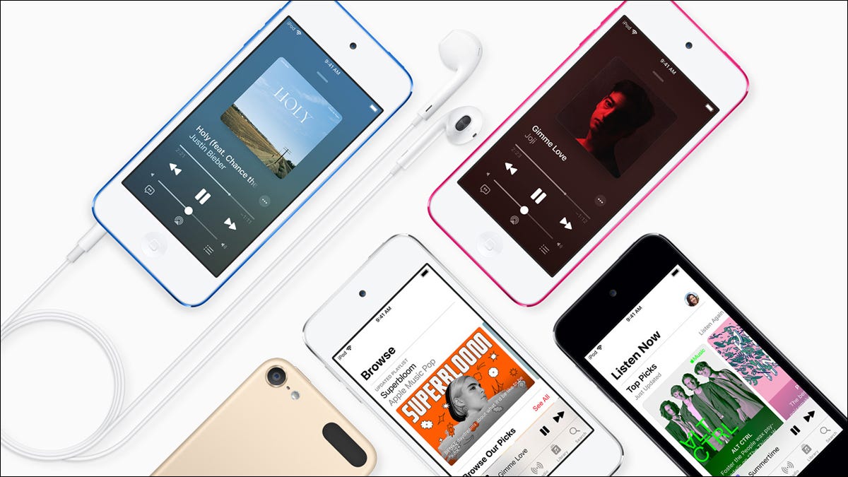 Foto de varios reproductores iPod Touch con aplicaciones abiertas